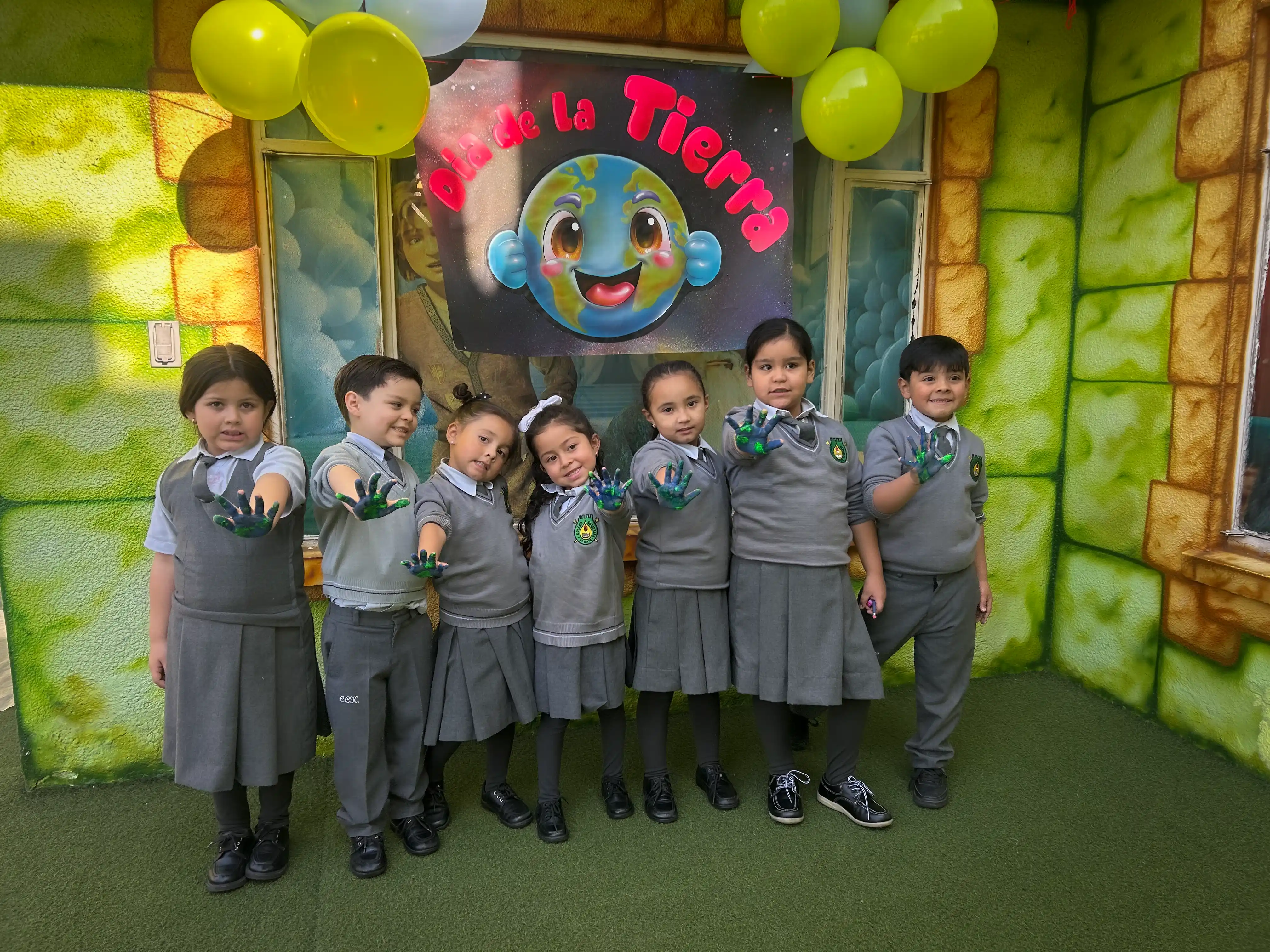 Ni&ntilde;os felices en el Colegio Chambers